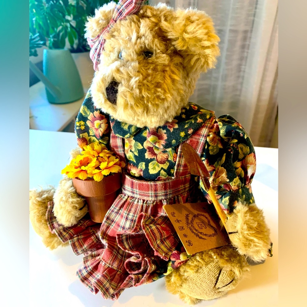 Artisan Flair Miss Elle’s Collection Teddy Bear w Sunflower Pot 🌻